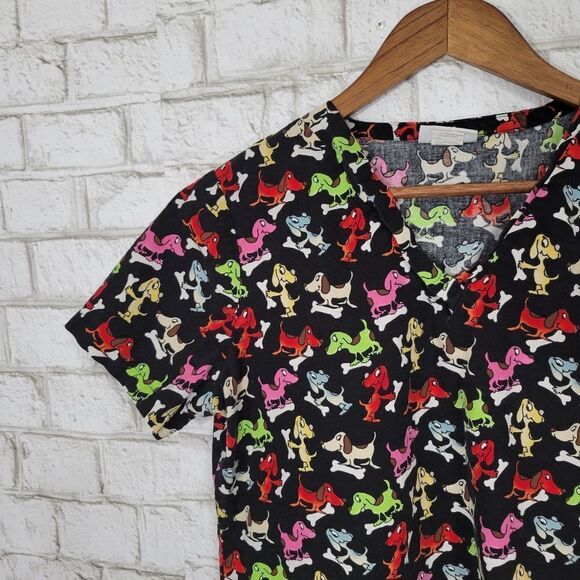 V Life dog print scrub top - Picture 2 of 10